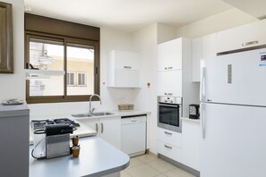 Fridge, microwave, oven, dishwasher