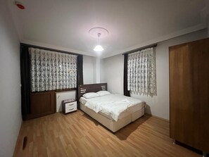 1 habitación, cortinas blackout y sistema de insonorización 