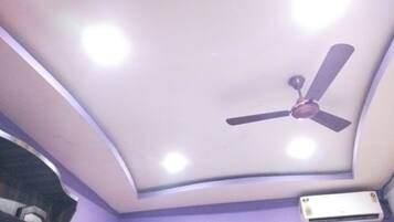 基本客房, 1 張特大雙人床 | 1 間臥室、書桌、筆電工作空間