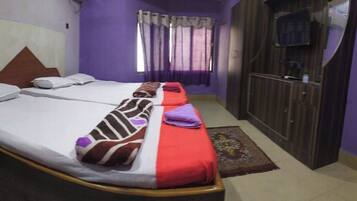 基本客房, 1 張特大雙人床 | 1 間臥室、書桌、筆電工作空間