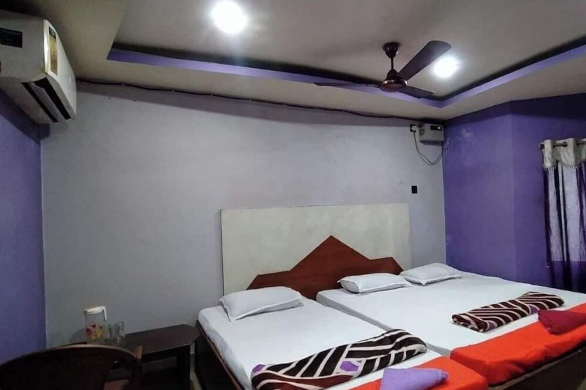 1 habitación, escritorio y espacio para trabajar con laptop