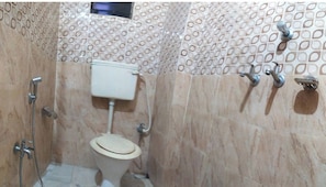 Shower, rainfall showerhead, soap - Sea Dream Lodge (Puri)