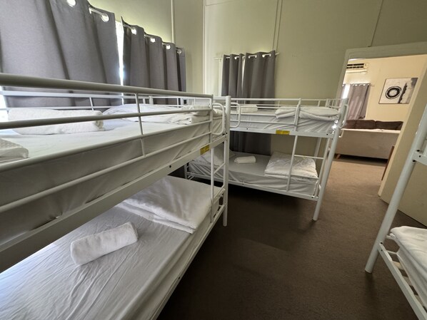 บ้านพัก | 2 ห้องนอน, ผ้าม่านกันแสง, เตารีด/โต๊ะรีดผ้า, Wi-Fi ฟรี