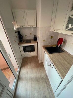 Refrigerador, placa de cocina, lavavajillas, cafetera/tetera