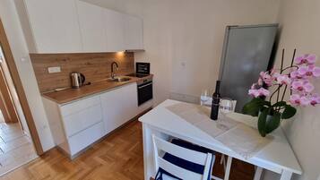 Fridge, oven, dishwasher