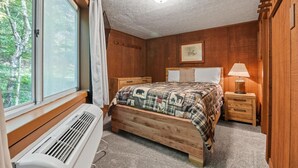 Iron/ironing board, WiFi, bed sheets - Hutch 1- 2 Min Walk to Slopes, Great Mountain View (Slaty Fork)