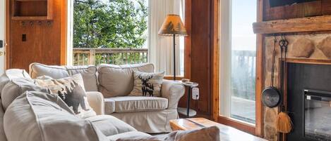 Télévision, cheminée