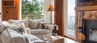 Hutch 1- 2 Min Walk to Slopes, Great Mountain View