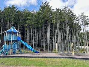 Children's area - Hutch 1- 2 Min Walk to Slopes, Great Mountain View (Slaty Fork)