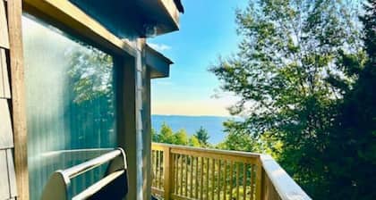 Hutch 1- 2 Min Walk to Slopes, Great Mountain View