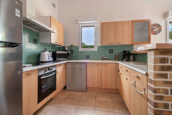 Fridge, microwave, oven, dishwasher