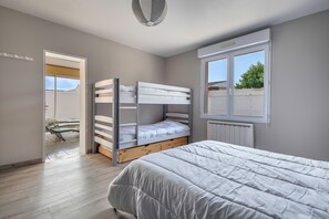 3 bedrooms, iron/ironing board, free WiFi