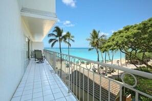 Property grounds - Ocean View Luxury Rental at Waikiki Shore #303! Steps to Beach! (Honolulu)