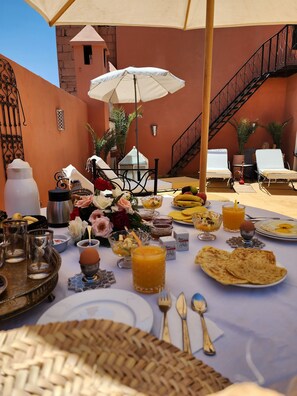 Free daily continental breakfast - 49 Derb Taht Sour Lakbir (Marrakech)