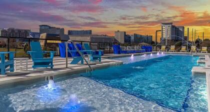 Midnight Oasis – A short term furnished 2BR in DTN ATL – Rooftop Pool & Gym