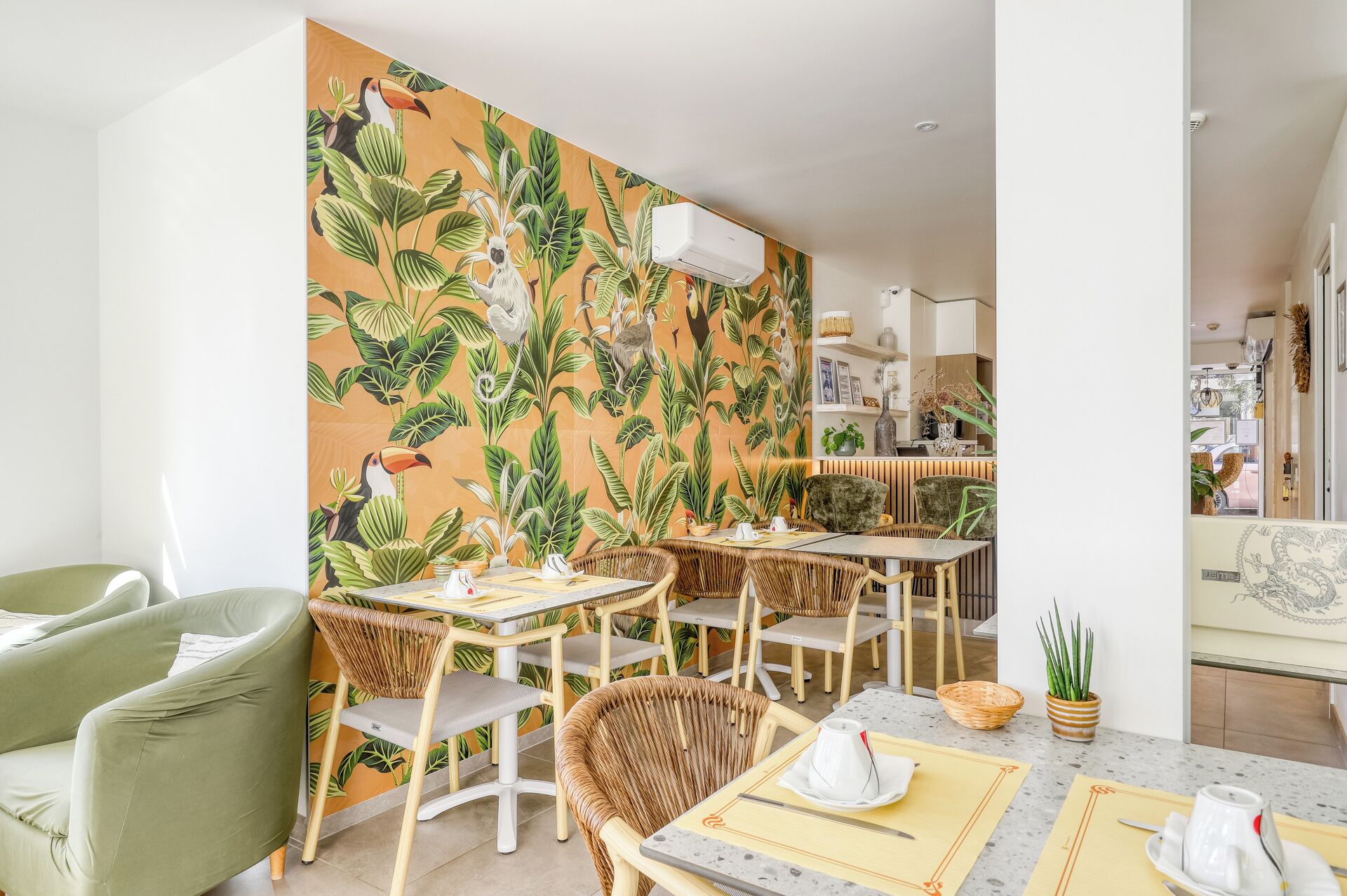 Petit déjeuner buffet (13 EUR par personne)