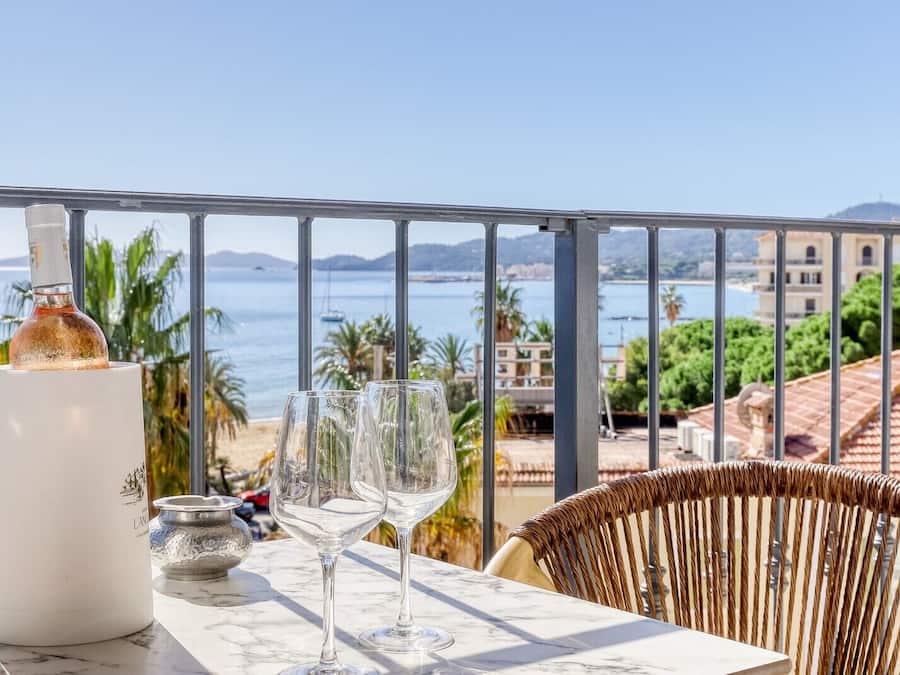 Quarto casal ou duplo superior, vista parcial para o mar | Terraço/pátio