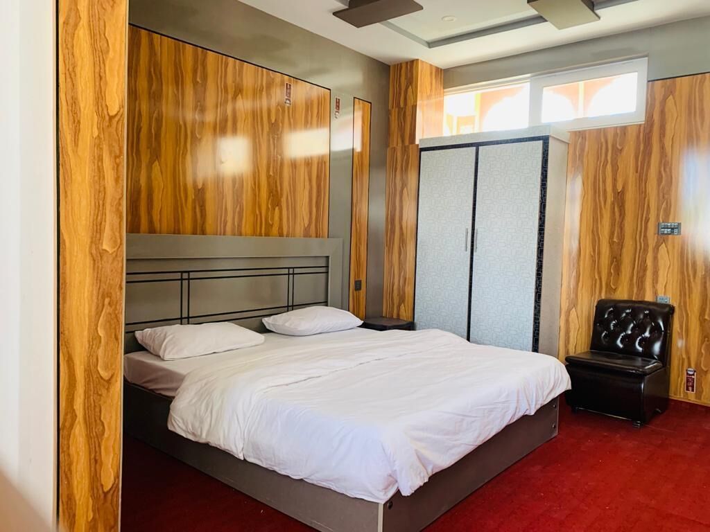 Deluxe Double Room | Iron/ironing board, free WiFi