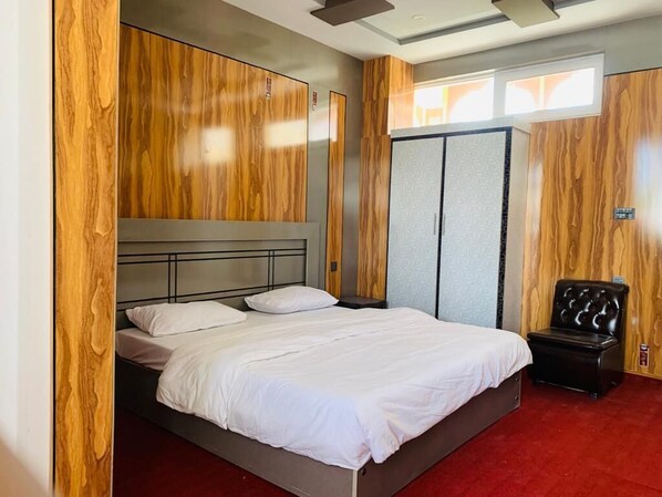 Deluxe-Doppelzimmer | Bügeleisen/Bügelbrett, kostenloses WLAN