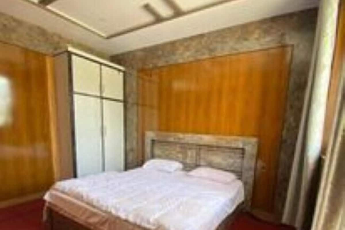 Deluxe Double Room | Iron/ironing board, free WiFi