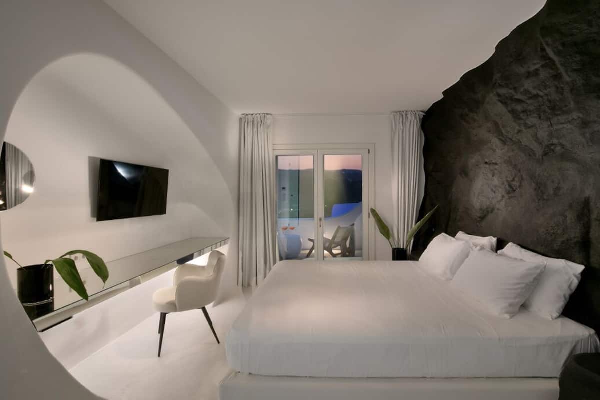 Horizon Deluxe Suite with Sea View | Frette Italian sheets, premium bedding, down comforters