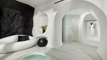 Crystal 2BD Presidential Water Suite with Private Pool