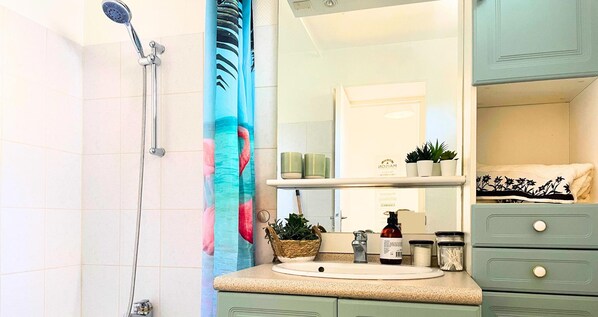 Shower, towels, soap, shampoo