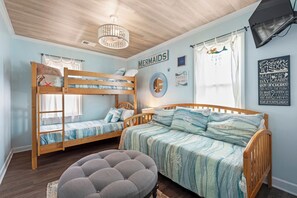8 slaapkamers, een strijkplank/strijkijzer, wifi, beddengoed