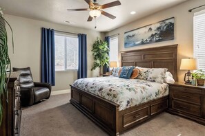 8 habitaciones, escritorio y tabla de planchar con plancha 