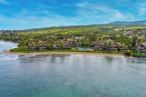 On the beach - Oceanview Retreat at Kahana Village 13| 3BR/2BA | Pool and Jacuzzi | Sleeps 8 (lahaina)