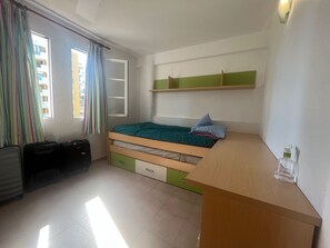 2 bedrooms, iron/ironing board, free WiFi, bed sheets