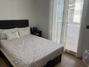 2 chambres, fer et planche à repasser, Wi-Fi gratuit, draps fournis