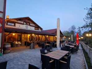 Breakfast and dinner served - Seaside-Resort (Geiselwind)
