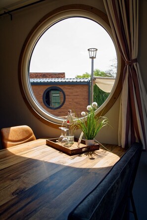 In-room safe, blackout drapes, soundproofing, free WiFi - Seaside-Resort (Geiselwind)