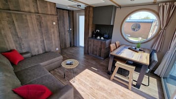 Zimmersafe, Verdunkelungsvorhänge, schallisolierte Zimmer