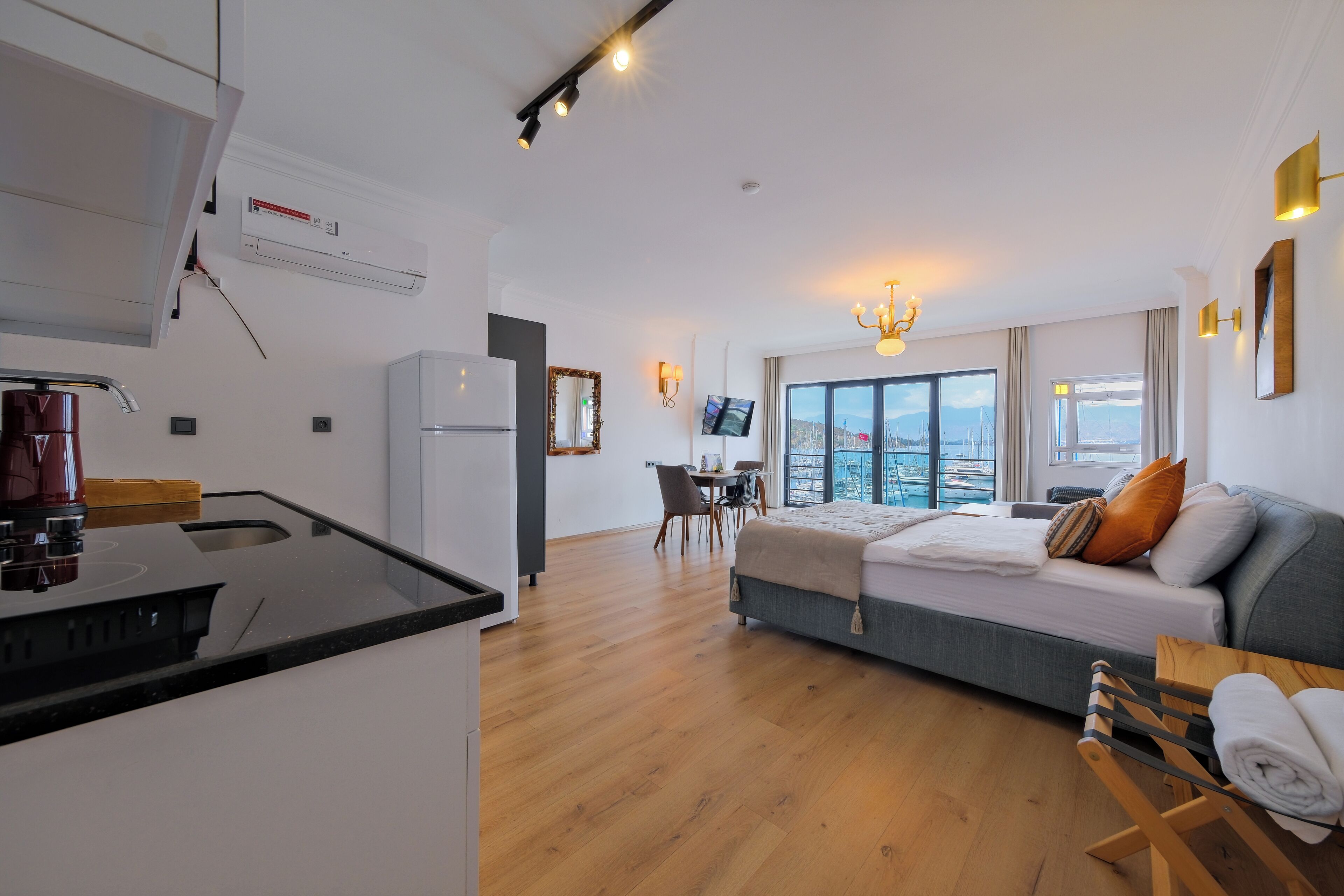 Deluxe Studio | Egyptian cotton sheets, premium bedding, memory foam beds