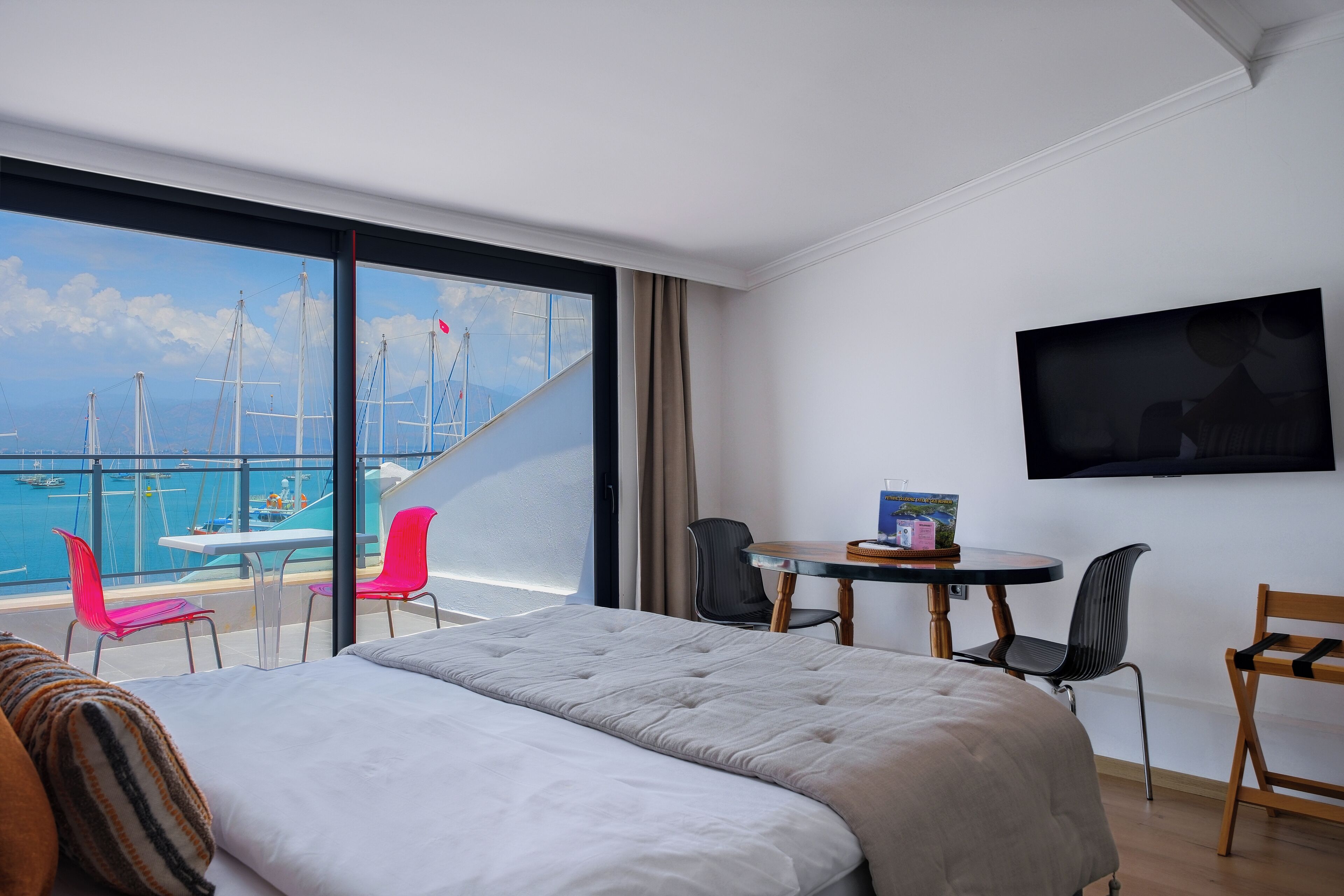 Luxury Studio | Egyptian cotton sheets, premium bedding, memory foam beds