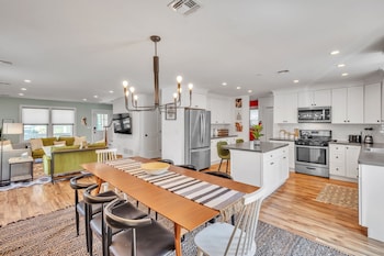 Gorgeous Keansburg Home With Pool: Walk To Beach! 3 Bedroom Home