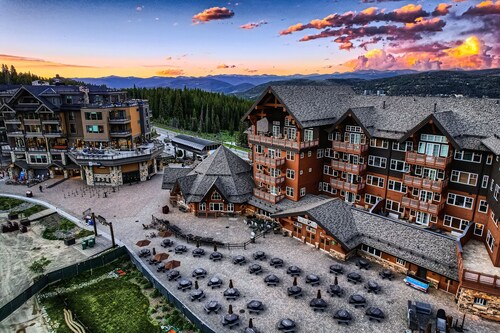 New Listing! One Ski Hill Escape 3 Bedroom Condo by RedAwning