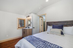 Cabin, 2 Bedrooms - Niwot Cabin - Stay In Rocky Mountain National Park - Estes Park - New Listing - 22-zone3298 2 Bedroom Cabin by RedAwning (Estes Park)