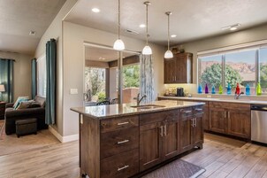 Refrigerador, horno, cafetera/tetera, tostadora