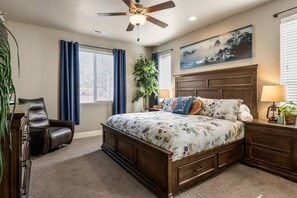 7 bedrooms, desk, laptop workspace, iron/ironing board - My Husband Wishes He Could Stay Here #14 7 Bedroom Home (Santa Clara)