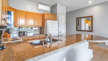 Condo, 1 Bedroom | Private kitchen