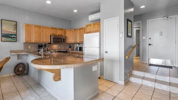 Condo, 1 Bedroom | Private kitchen