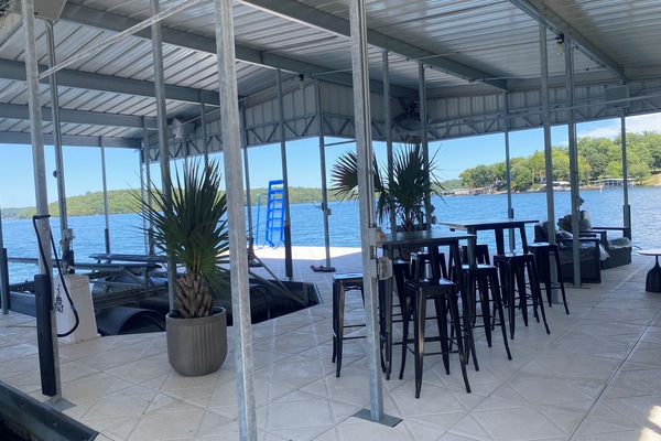 Dock dining area. Includes full fridge and freezer.