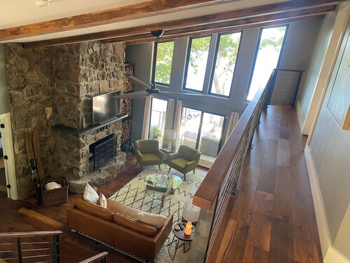 Unique home and 3 level bunkhouse.  Lake of the Ozarks. Accommodate 24 guests!  