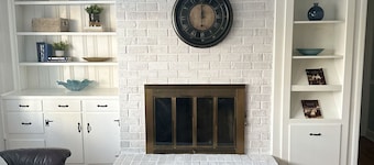 4BR Multi-Car Driveway Near US-70 Walk Downtown