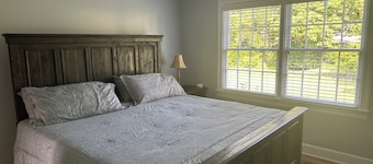 4BR Oversized Multi-Car Driveway Near US-70 Walk Downtown
