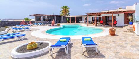 Een verwarmd zwembad