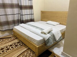 Habitación individual Confort | Escritorio, espacio para trabajar con un portátil, wifi gratis